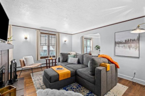 Charming 2BR Flat - Walk to Downtown Royal Oak